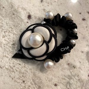 Camellia Pearl Elastic Scrunchie
